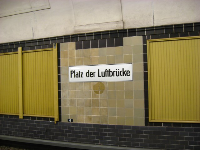 U-Bahn-Station Platz der Luftbrücke