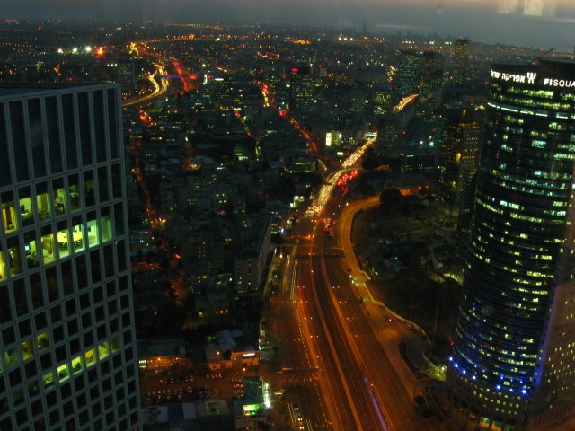 Langzeitaufnahme vom Asrieli Observatory aus