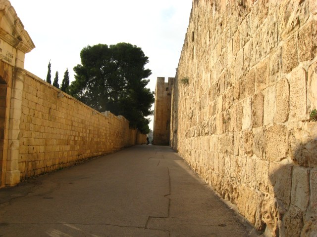 Immer an der Wand lang