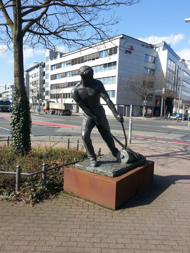 Statue am DGB