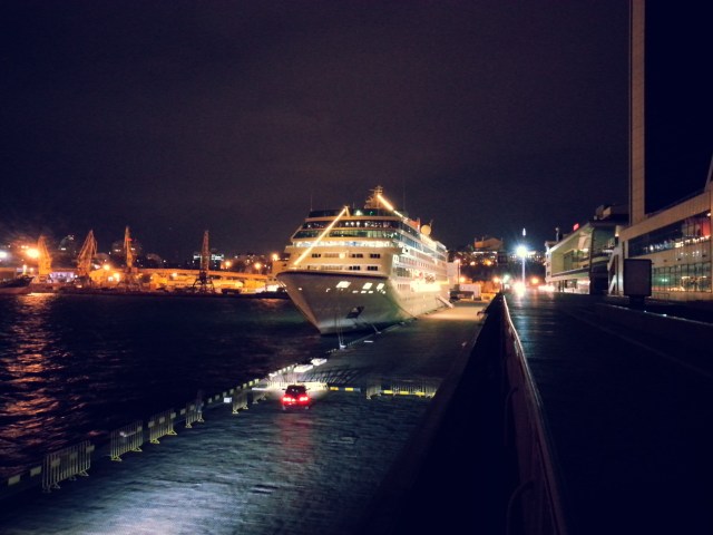 Columbus 2 bei Nacht