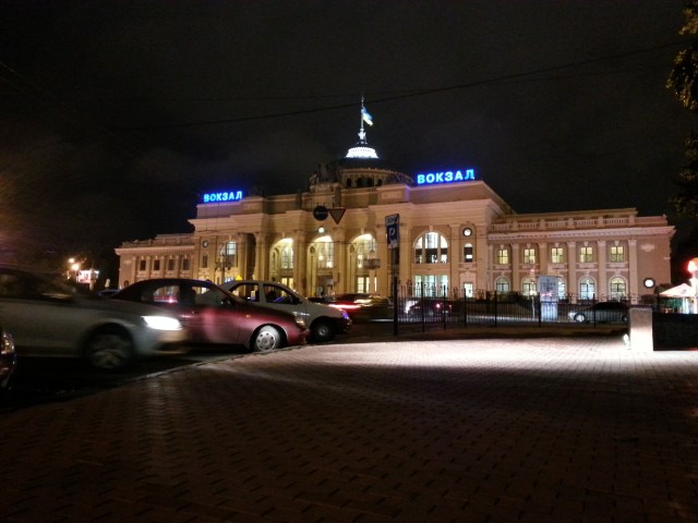 Hauptbahnhof Odessa Gl. bei Nacht