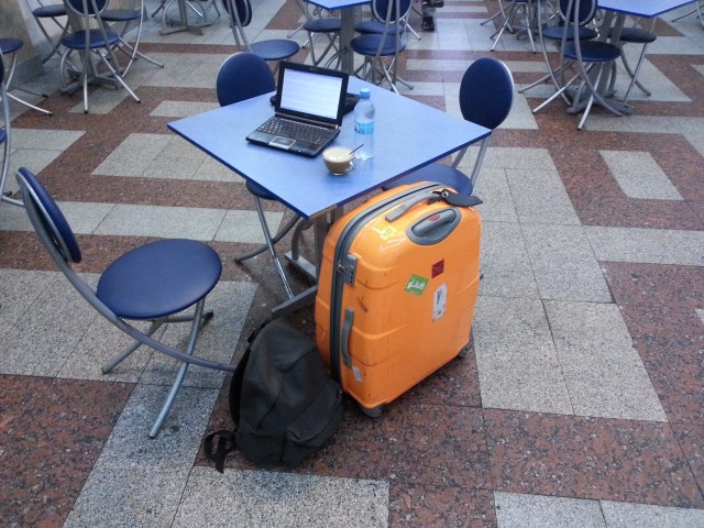 Übergangs-Blog-Hauptquartier im Bahnhofscafé