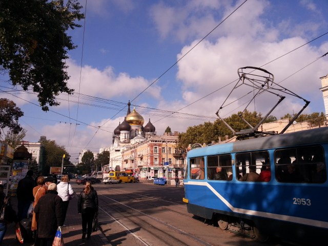 Kirche mit Tram