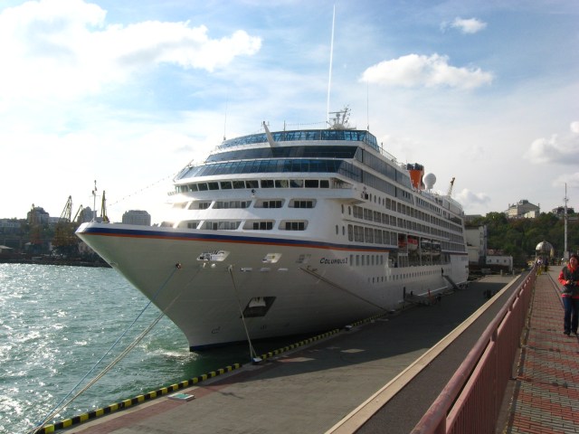 Die Columbus 2 am Kai