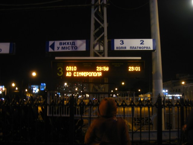 Gleis 3 - 23:50 Uhr, Zug nach Simferopol