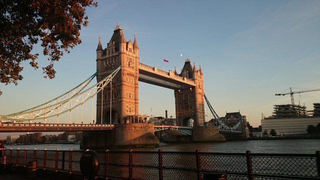 Tower Bridge in der Abenddämmerung