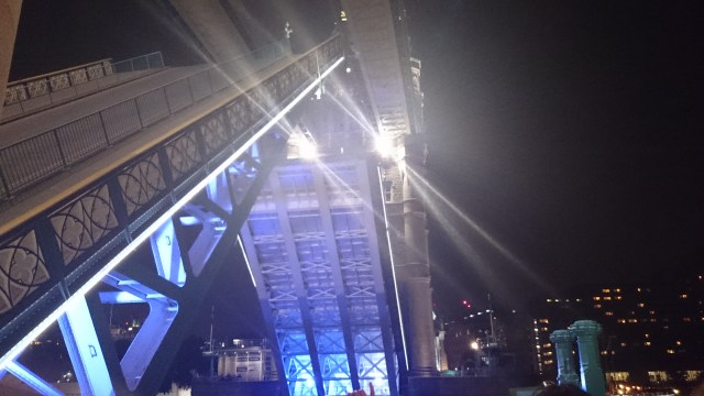 Baskülen geöffnet aus unmittelbarer Nähe