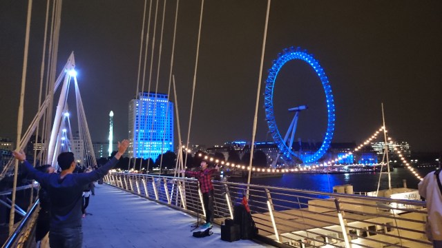 Auf der "Golden Jubilee Bridge"