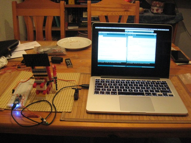 Arduino-Board mit Laptop