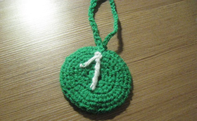 Grüne Häkelmedaille