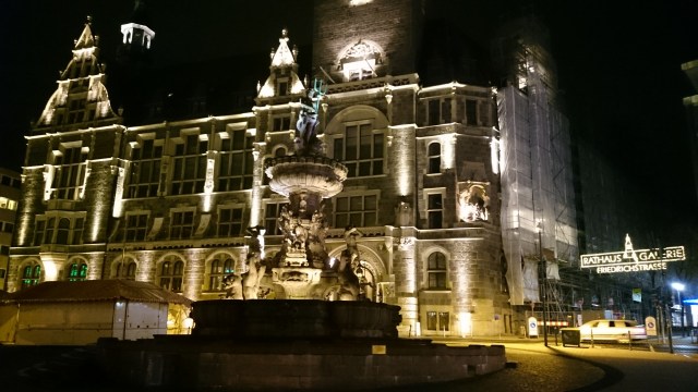 Der Brunnen vor dem Rathaus