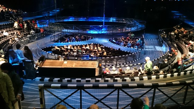 Bühne und Rennbahnen