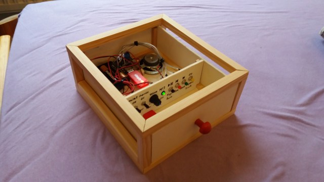 Schublade im Grundgerüst für die Box